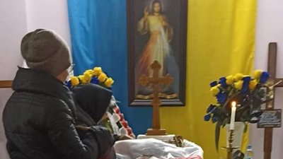 На Тернопільщині поховали військовослужбовця, рекордсмена Василя Шевчука На Тернопільщині поховали військовослужбовця, рекордсмена Василя Шевчука