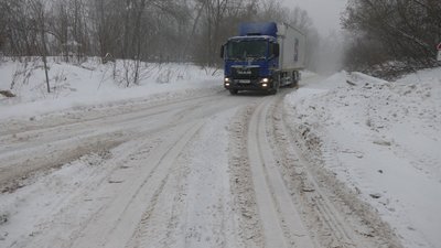 Вантажівки зупинились: негода на Новгород-Сіверщині Вантажівки зупинились: негода на Новгород-Сіверщині
