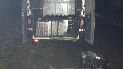 На Волині затримали бус із 25 тисячами пачок цигарок