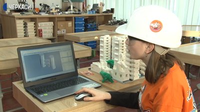Учні черкаської гімназії №9 готуються до фестивалю з робототехніки