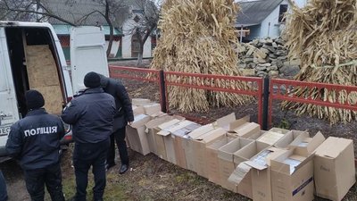 На Хмельниччині у чоловіка вилучили понад 11 тисяч пачок безакцизних цигарок