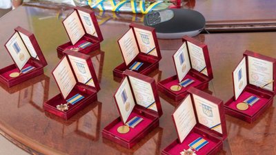 У Нікополі на Дніпропетровщині вручили державні нагороди військовослужбовцям та сім’ям загиблих бійців