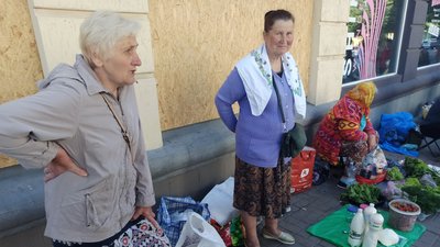У Житомирі побільшало стихійних торговців У Житомирі побільшало стихійних торговців