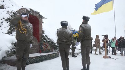 На залізничній колії біля села Пам’ятне вшанували героїв, які 103 роки тому загинули під Крутами