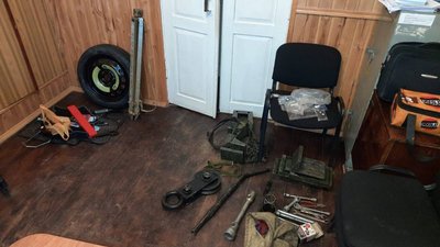 "Обікрали автомобілі військовослужбовців". На Сумщині затримали мародерів "Обікрали автомобілі військовослужбовців". На Сумщині затримали мародерів