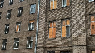 Херсон, обстріли, атаки РФ, обстріляли лікарню