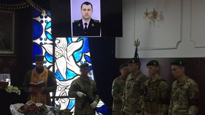 Загинув на передовій: у Черкасах попрощались із прикордонником Загинув на передовій: у Черкасах попрощались із прикордонником
