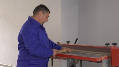 В Івано-Франківську студенти виготовляють ліжка для ЗСУ В Івано-Франківську студенти виготовляють ліжка для ЗСУ