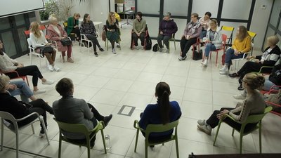 "24 історії після 24 лютого": у Вінниці створили проєкт про жінок-переселенок