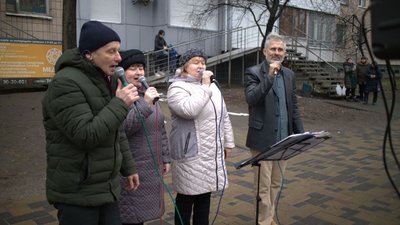 Музичні автомобілі та виступи гуртів: як у Черкасах відзначали Різдво Музичні автомобілі та виступи гуртів: як у Черкасах відзначали Різдво