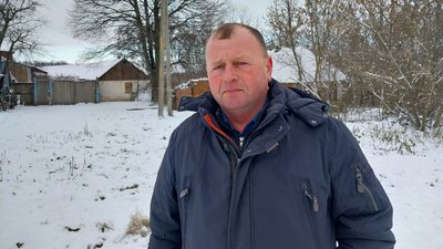 "Сусідів немає за кілометр". Як живуть мешканці малолюдного села на прикордонні Сумщини "Сусідів немає за кілометр". Як живуть мешканці малолюдного села на прикордонні Сумщини