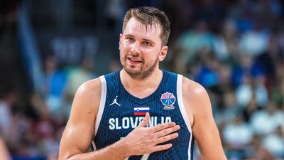 Лука Дончич в матчі за збірну Словенію з баскетболу