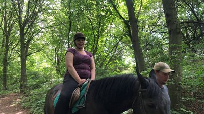 Пенсіонери з Тернополя їздили на конях Пенсіонери з Тернополя їздили на конях
