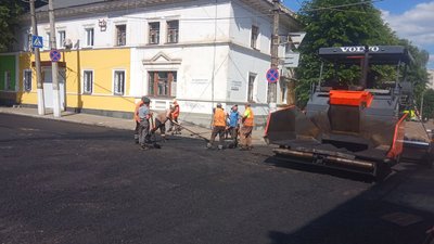 У Житомирі завершують асфальтувати вулицю Театральну У Житомирі завершують асфальтувати вулицю Театральну