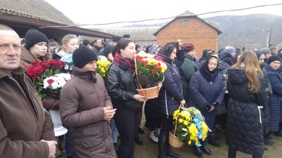 Односельці, рідні та побратими прощаються з Олегом Ширмою Односельці, рідні та побратими прощаються з Олегом Ширмою
