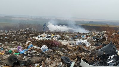 У Тлумачі на Івано-Франківщині знову горить сміттєзвалище У Тлумачі на Івано-Франківщині знову горить сміттєзвалище