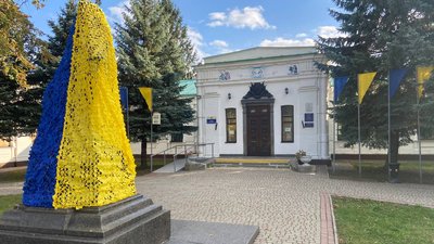 У Полтаві накрили сітками пам’ятники: хто це зробив і для чого? У Полтаві накрили сітками пам’ятники: хто це зробив і для чого?