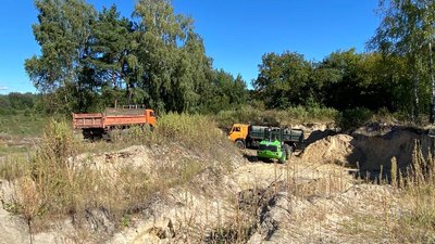 У Тростянці на Сумщині комунальне підприємство незаконно видобувало пісок — поліція У Тростянці на Сумщині комунальне підприємство незаконно видобувало пісок — поліція