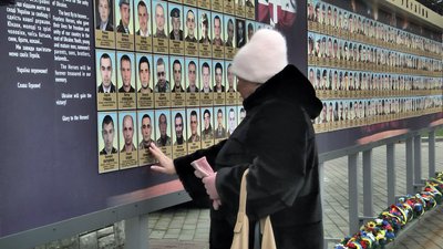 "Свято буде після перемоги": в День Збройних Сил України у Луцьку вшанували пам'ять загиблих захисників