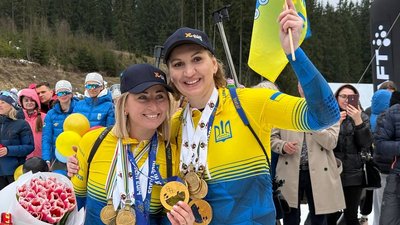 Віта Семеренко та Олена Підгрушна, олімпійські чемпіонки 2014 року в біатлоні