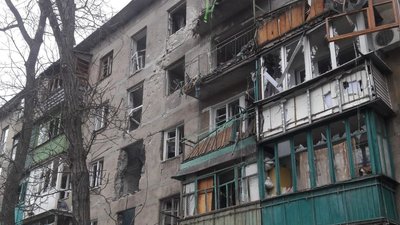 У Маріуполі російські окупанти привласнюють вціліле житло, господарі якого виїхали з міста