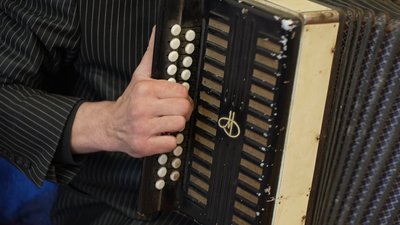 "Треба ж хлопцям нашим допомагати на фронті": підопічні психоневрологічного інтернату на Сумщині в'яжуть сітки для ЗСУ "Треба ж хлопцям нашим допомагати на фронті": підопічні психоневрологічного інтернату на Сумщині в'яжуть сітки для ЗСУ