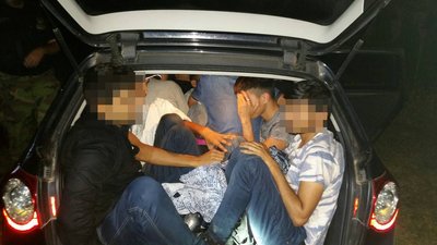Від іноземців у багажнику, до стрілянини на кордоні: як на Закарпатті заробляють на нелегалах Від іноземців у багажнику, до стрілянини на кордоні: як на Закарпатті заробляють на нелегалах