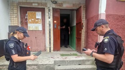 Поліцейського поранили на вулиці Степана Бандери