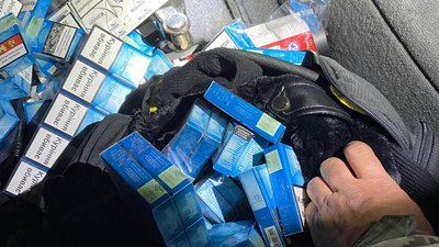 Сигарети на понад 6,5 тисяч виявили закарпатські прикордонники в авто іноземця