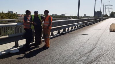 У Харкові автомобіль наїхав на дорожників У Харкові автомобіль наїхав на дорожників