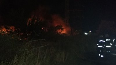 На Одещині зайнялось близько 1,5 тисячі квадратних метрів сухої трави під лініями електромереж На Одещині зайнялось близько 1,5 тисячі квадратних метрів сухої трави під лініями електромереж
