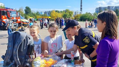 У Черкасах медики екстренки, поліцейські та ДСНСники провели навчання для школярів У Черкасах медики екстренки, поліцейські та ДСНСники провели навчання для школярів