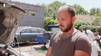 Пошкоджені на мінах, під обстрілами та в ДТП: як в Одесі відновлюють авто для військових Пошкоджені на мінах, під обстрілами та в ДТП: як в Одесі відновлюють авто для військових