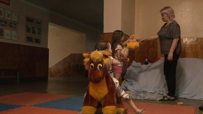 У Черкасах переселенцям, які живуть у школах, шукають нове помешкання У Черкасах переселенцям, які живуть у школах, шукають нове помешкання
