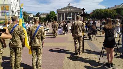 У Тернополі прощаються зі загиблим на сході земляком – сержантом Іваном Дедюхом