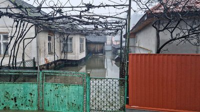 Рясні дощі на Закарпатті призвели до підняття рівня води у річках. Що відомо Рясні дощі на Закарпатті призвели до підняття рівня води у річках. Що відомо