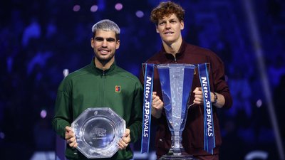 Карлос Алькарас з Янніком Сіннером після вирішального матчу ATP Finals