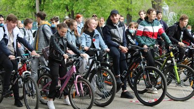 У Бобринці відбувся велозаїзд "Велорух заради здоров'я" У Бобринці відбувся велозаїзд "Велорух заради здоров'я"