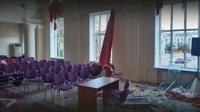 Приміщення апеляційного суду Чернігова після ракетного удару росіян 19 серпня 2023 року Приміщення апеляційного суду Чернігова після ракетного удару росіян 19 серпня 2023 року