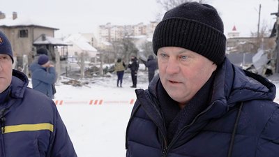 "Я встиг упасти за вагончик.Чоловік кричить: тікай кудись між стін" — очевидці про ранкову атаку росіян у Чернігові "Я встиг упасти за вагончик.Чоловік кричить: тікай кудись між стін" — очевидці про ранкову атаку росіян у Чернігові