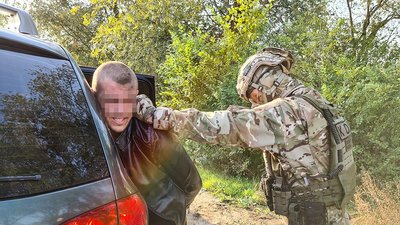 У Миколаєві затримали двох чоловіків, яких підозрюють у розбійних нападах У Миколаєві затримали двох чоловіків, яких підозрюють у розбійних нападах