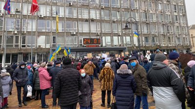 "Ні тарифному геноциду!": у Вінниці мітингували під міськрадою "Ні тарифному геноциду!": у Вінниці мітингували під міськрадою