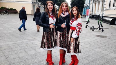 "Коло молодих митців" – у Житомирі презентували свої роботи майстри з 14 регіонів України "Коло молодих митців" – у Житомирі презентували свої роботи майстри з 14 регіонів України