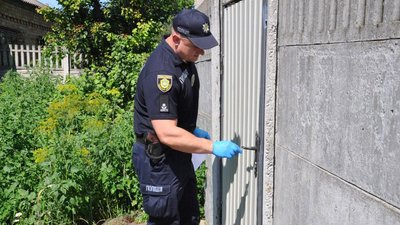 Бив і душив: на Черкащині 43-річного чоловіка підозрюють у вбивстві жінки Бив і душив: на Черкащині 43-річного чоловіка підозрюють у вбивстві жінки