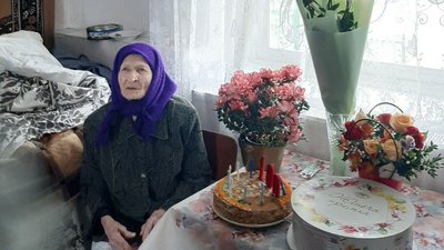"Пам'ятає Голодомор та війну". Жителька Кіровоградщини відзначила 100-річний ювілей