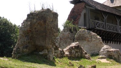 На Франківщині археологи знайшли підземелля в'їзної вежі Галицького замку: репортаж На Франківщині археологи знайшли підземелля в'їзної вежі Галицького замку: репортаж