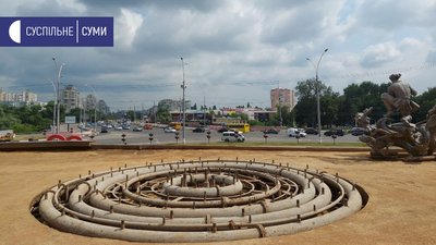 Територію навколо сумського фонтану “Садко” ремонтують, сам фонтан — ні Територію навколо сумського фонтану “Садко” ремонтують, сам фонтан — ні