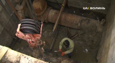 У Луцьку перебої з водопостачанням через ремонт водогону У Луцьку перебої з водопостачанням через ремонт водогону