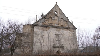 Зруйновані і оповиті легендами. Як у Чернелиці дбають про костел та замок XVII століття Зруйновані і оповиті легендами. Як у Чернелиці дбають про костел та замок XVII століття