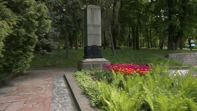 "Мають піти на смітник історії — в музей", краєзнавець про монументальну декомунізацію Рівненщини "Мають піти на смітник історії — в музей", краєзнавець про монументальну декомунізацію Рівненщини